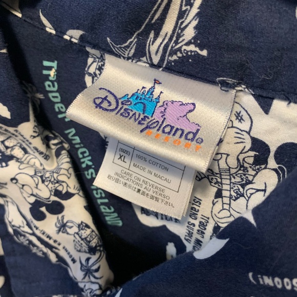 Disneyland Resort Trader Mick’s Mickey Hawaiian Shirt - Picture 2 of 5